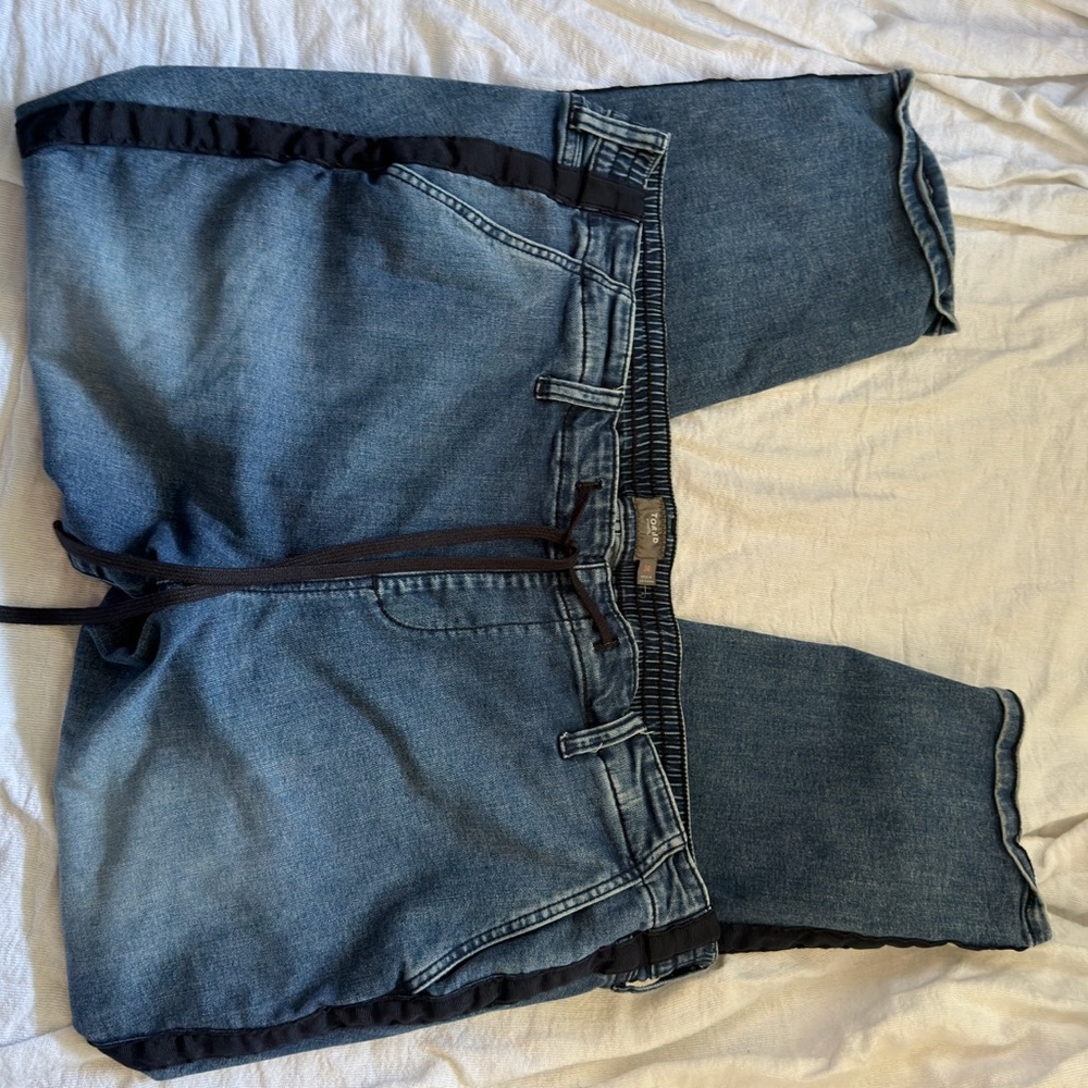 Torrid 3R elastic jeans with side stripe